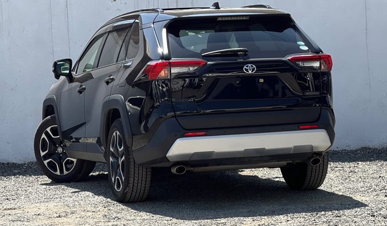 
								Toyota RAV4 Adventure full									
