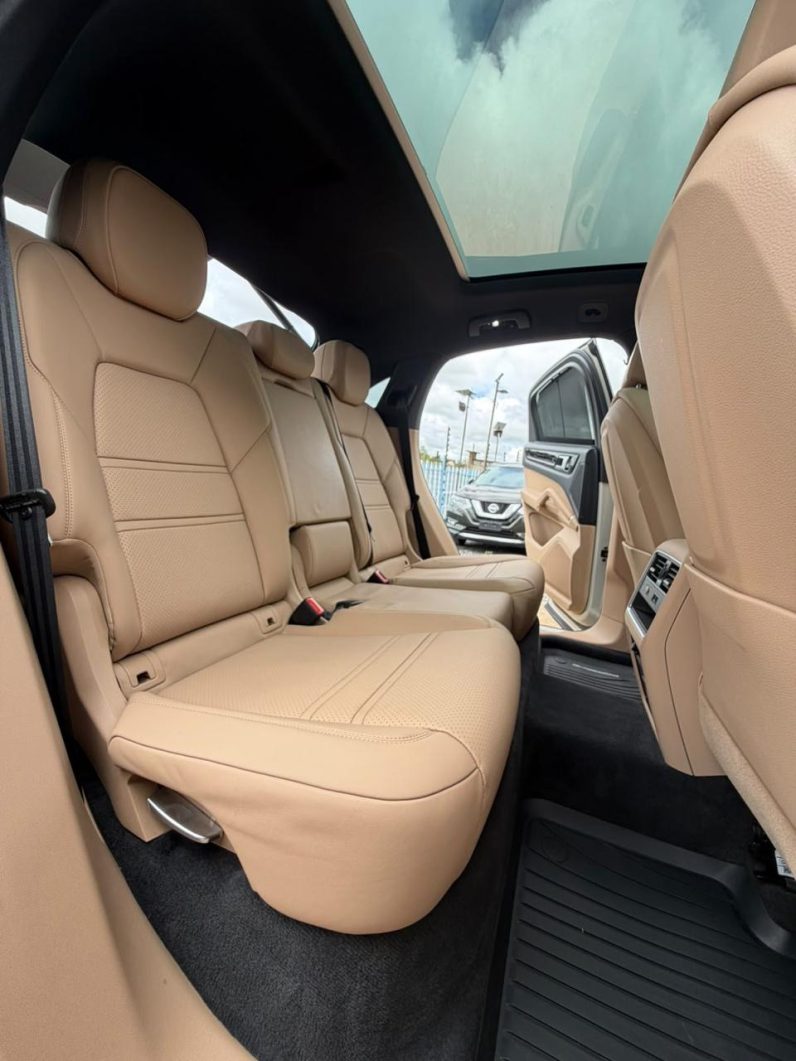 
								Porsche Cayenne Coupe full									