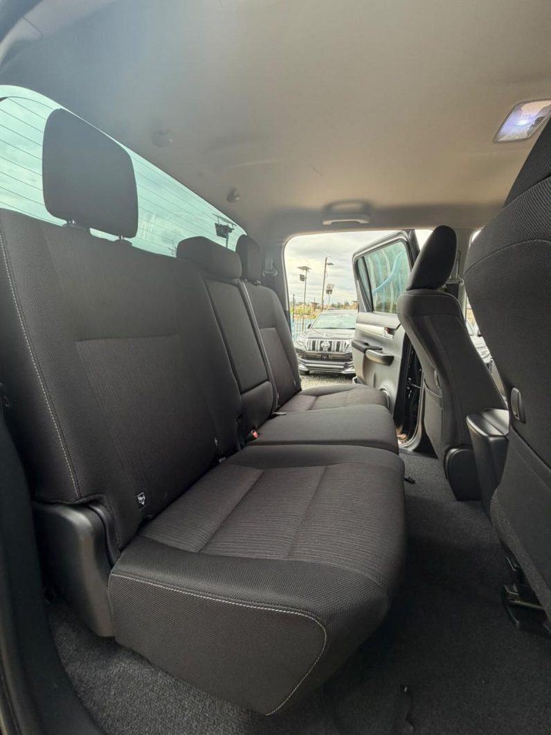 
								Toyota Hilux full									