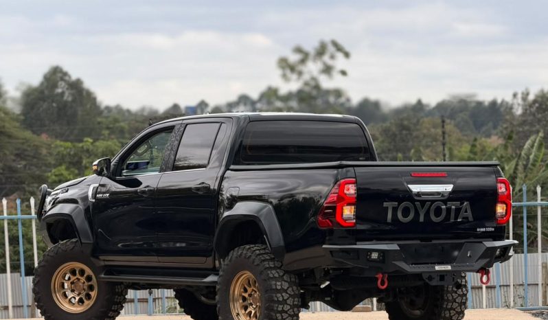 
								Toyota Hilux full									