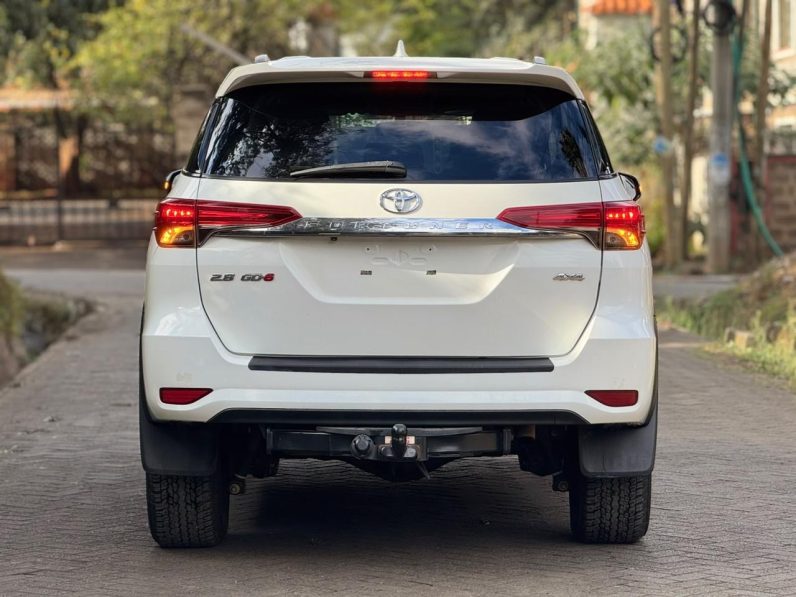 
								Toyota Fortuner full									