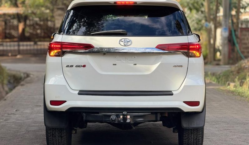 
								Toyota Fortuner full									