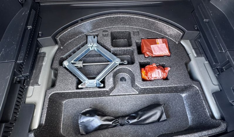 
								Toyota RAV4 full									