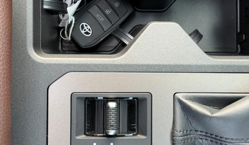 
								Toyota Prado Land Cruiser ZX full									