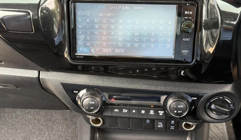 
								Toyota Hilux full									