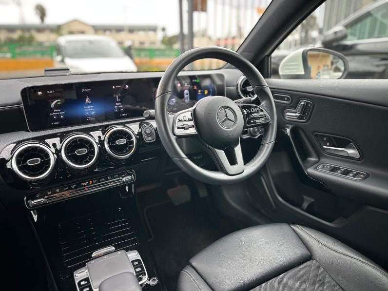 
								Mercedes Benz A180 full									