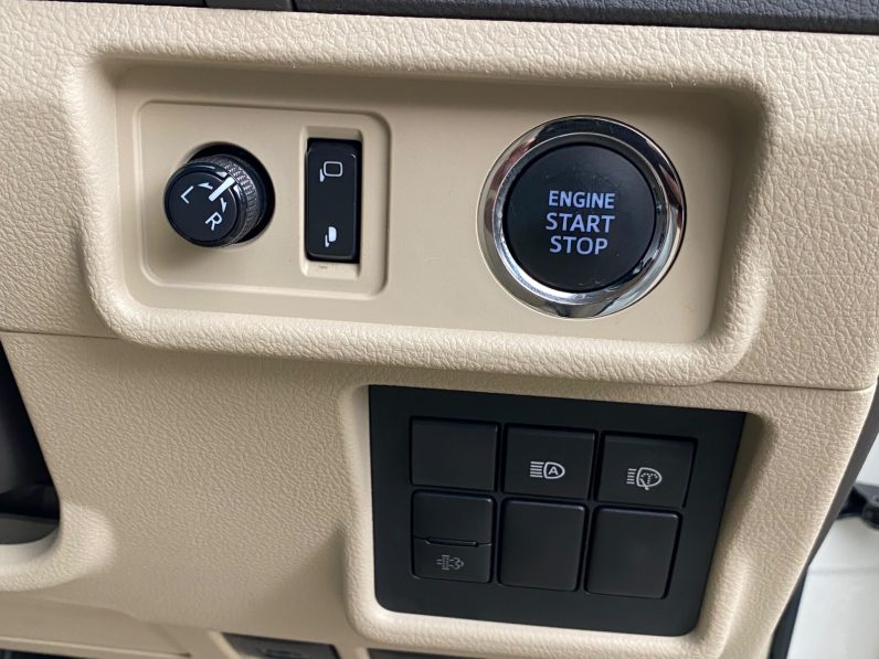 
								Toyota Land Cruiser Prado TX full									