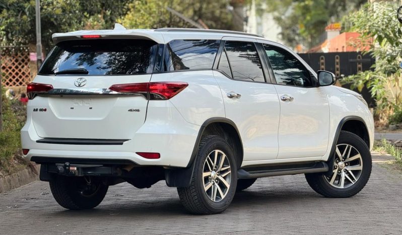 
								Toyota Fortuner full									
