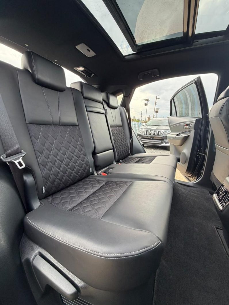 
								Toyota Harrier full									