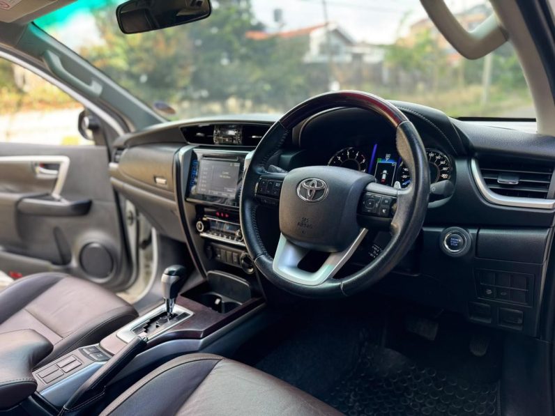 
								Toyota Fortuner full									