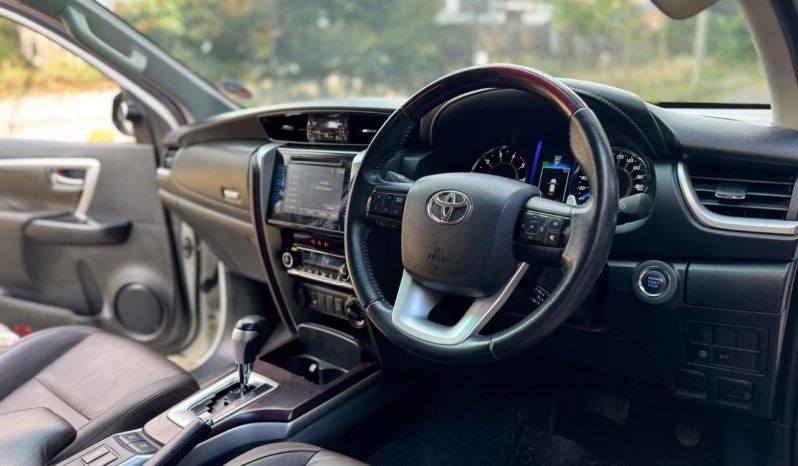 
								Toyota Fortuner full									