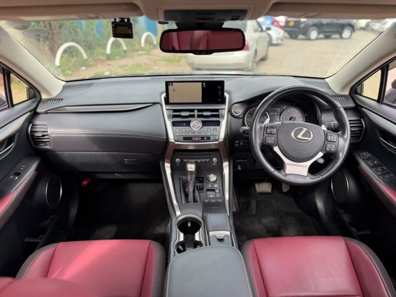 
								Lexus NX300 full									