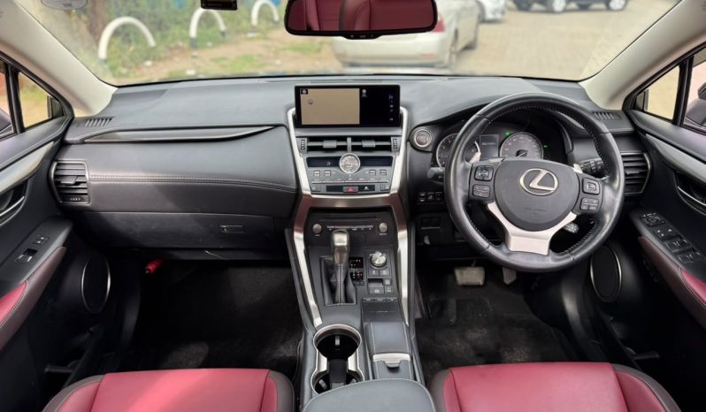 
								Lexus NX300 full									