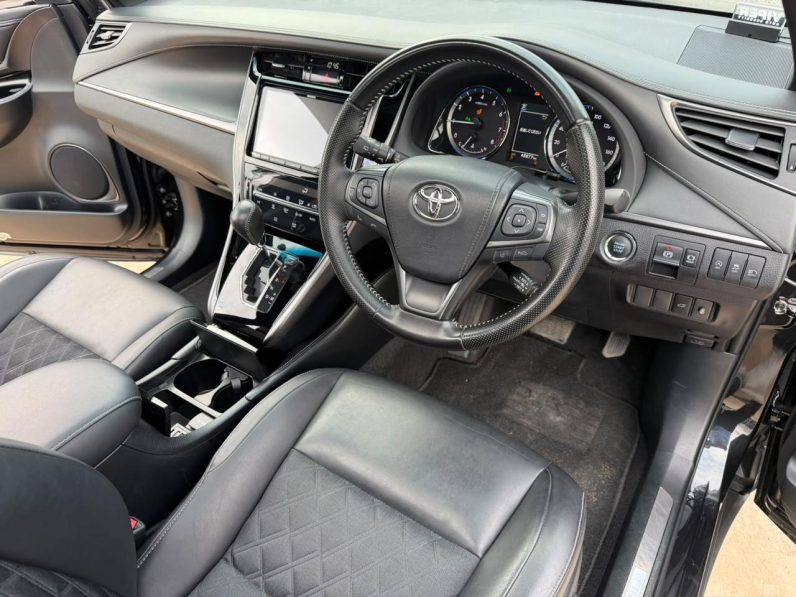 
								Toyota Harrier full									