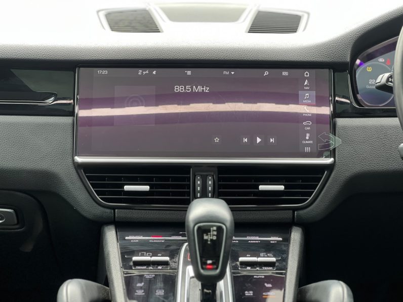 
								Porsche Cayenne full									