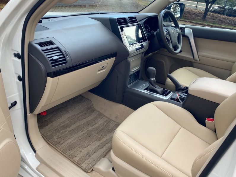 
								Toyota Land Cruiser Prado TX full									