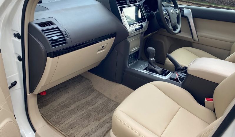 
								Toyota Land Cruiser Prado TX full									