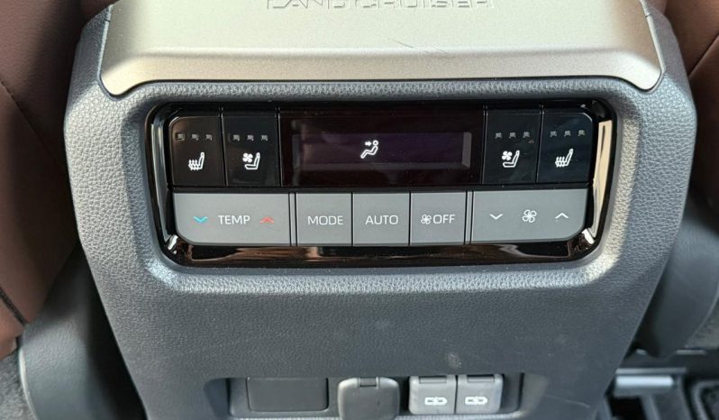 
								Toyota Prado Land Cruiser ZX full									