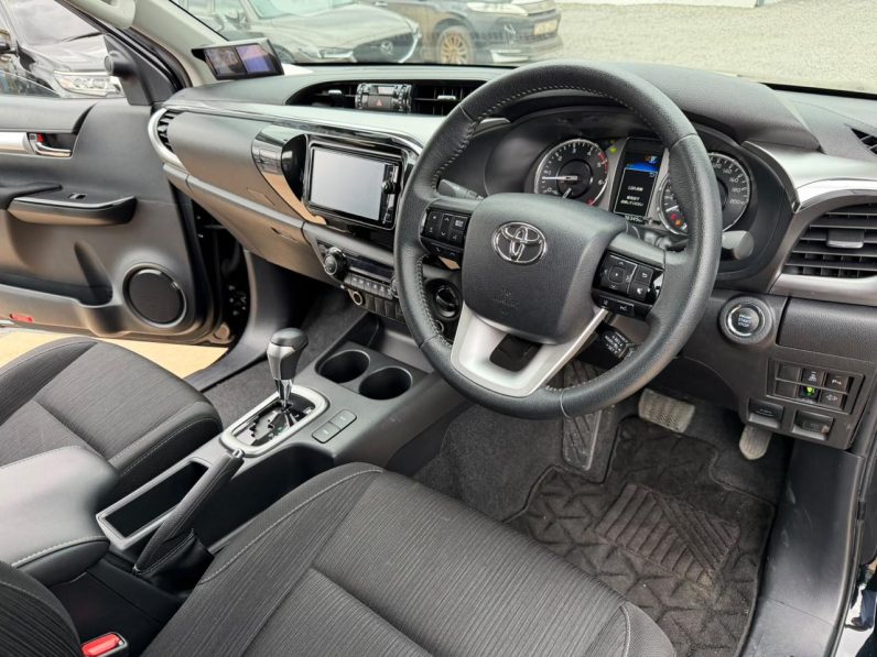
								Toyota Hilux full									