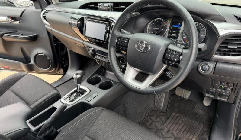 
								Toyota Hilux full									