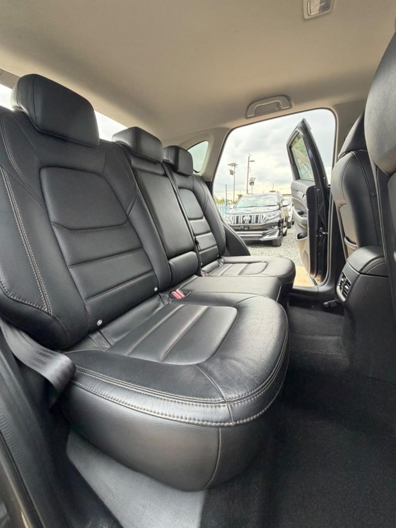 
								Mazda CX-5 full									