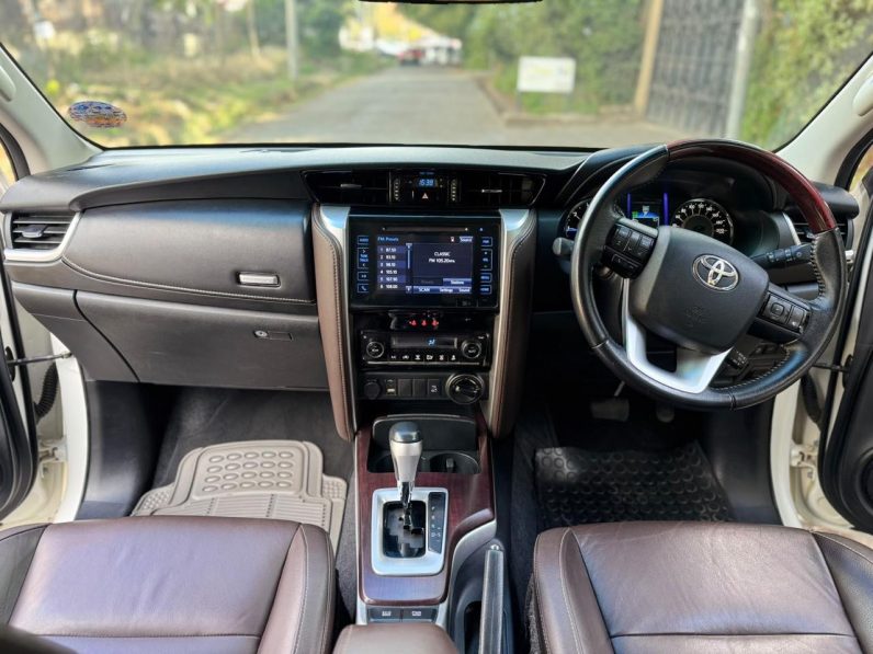 
								Toyota Fortuner full									