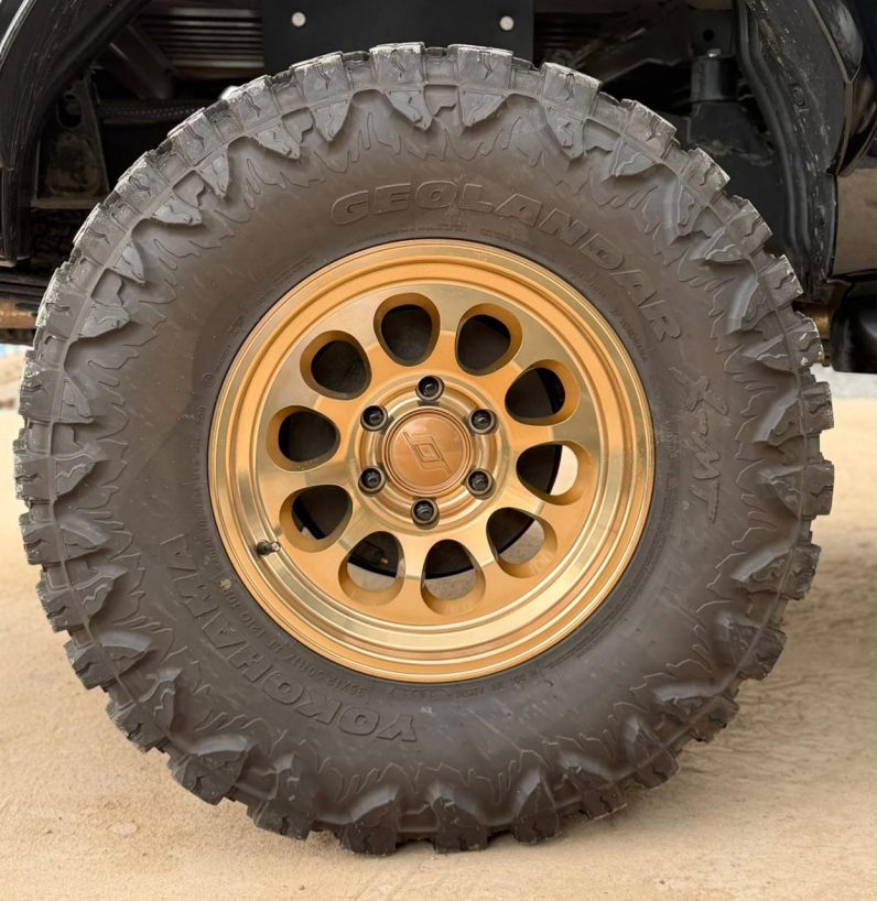 
								Toyota Hilux full									
