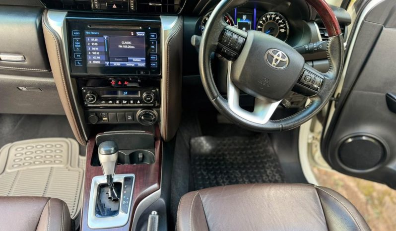 
								Toyota Fortuner full									