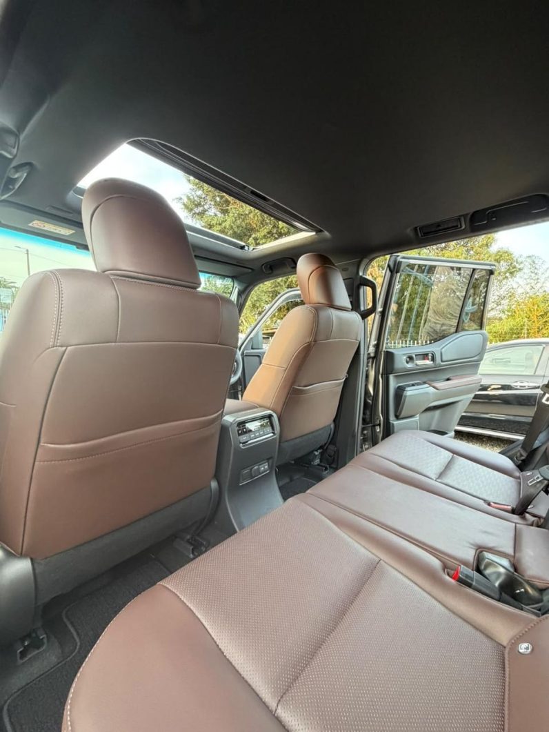 
								Toyota Prado Land Cruiser ZX full									