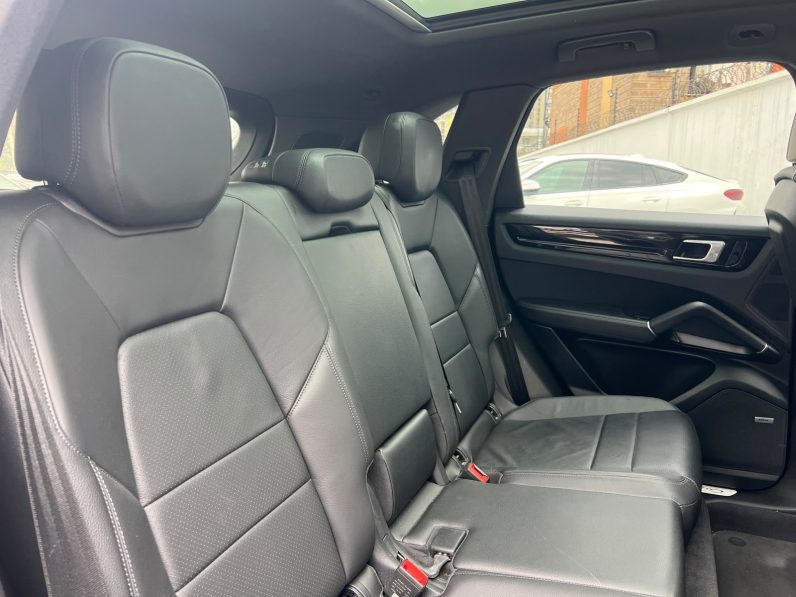
								Porsche Cayenne full									