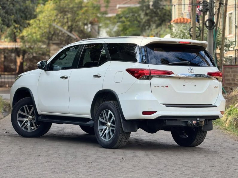 
								Toyota Fortuner full									