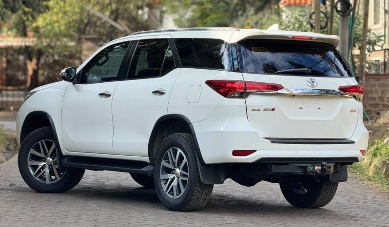 
								Toyota Fortuner full									