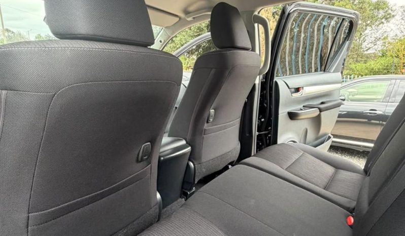 
								Toyota Hilux full									