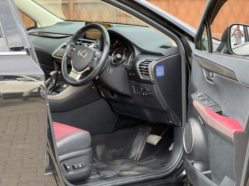 
								Lexus NX300 full									