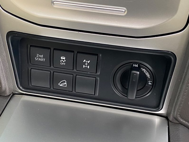 
								Toyota Land Cruiser Prado TX full									