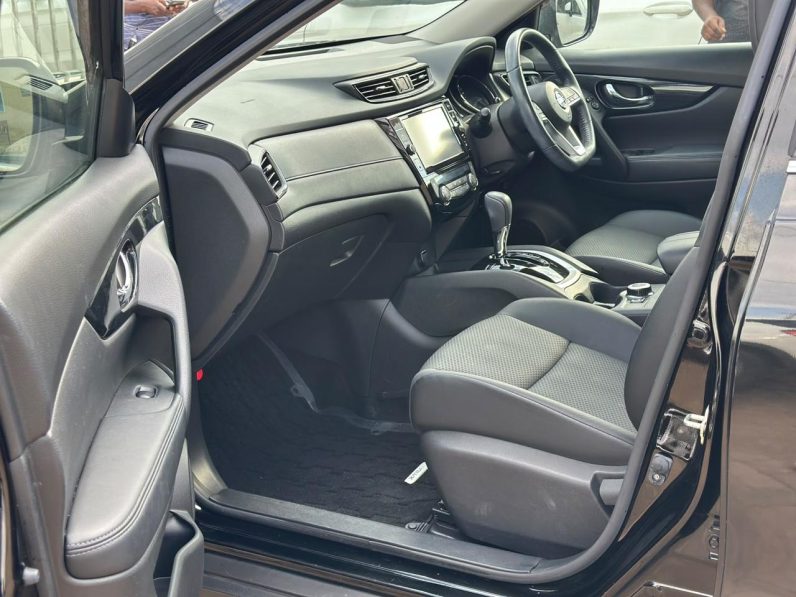 
								Nissan Xtrail full									