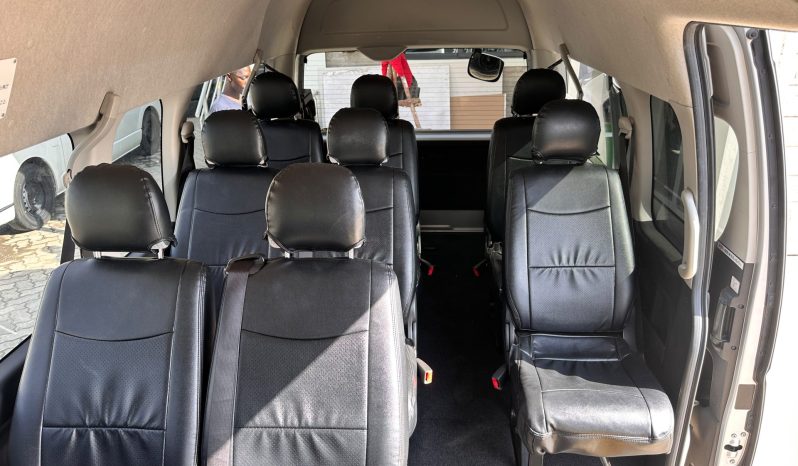 
								Toyota Hiace GL full									