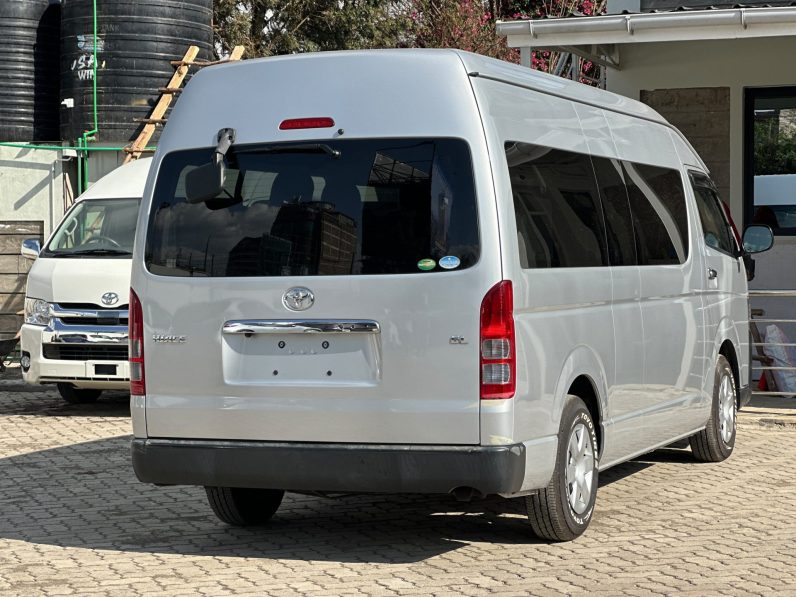 
								Toyota Hiace GL full									