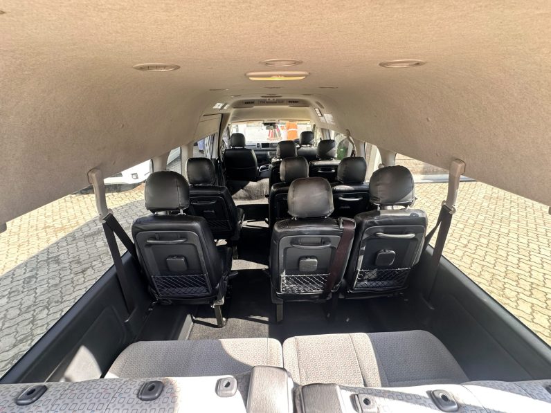 
								Toyota Hiace GL full									