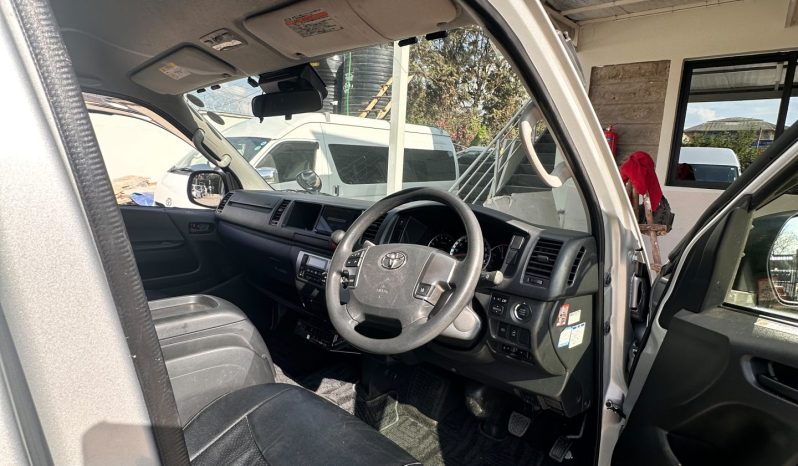 
								Toyota Hiace GL full									