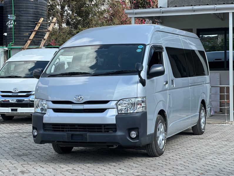 
								Toyota Hiace GL full									