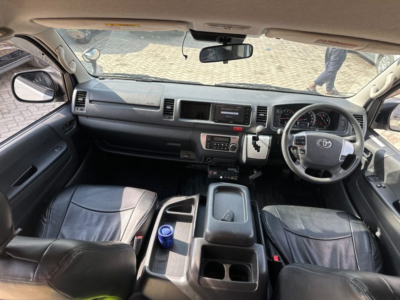 
								Toyota Hiace GL full									