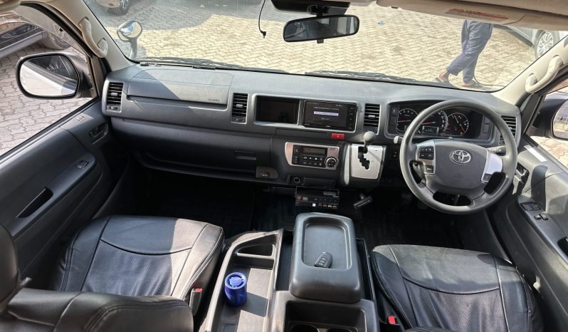 
								Toyota Hiace GL full									