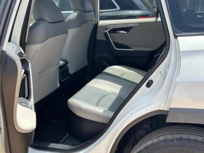 
								Toyota Rav4 full									