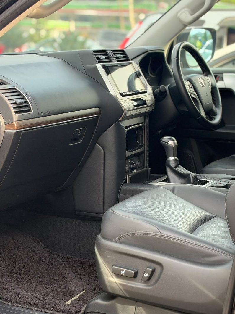 
								Toyota Prado TX-L full									