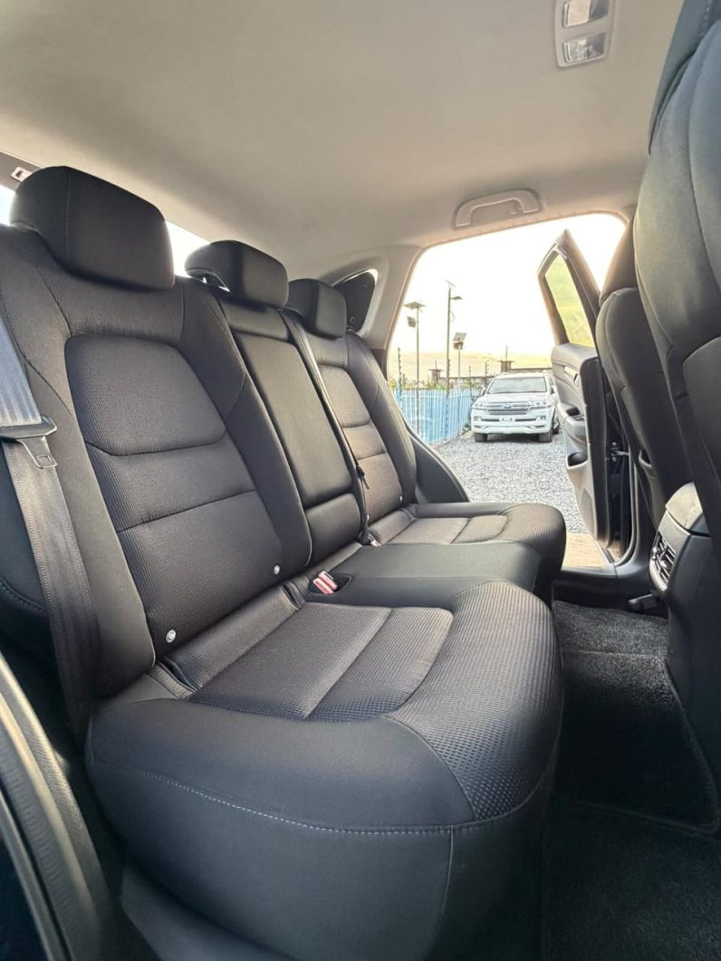 
								Mazda CX-5 full									