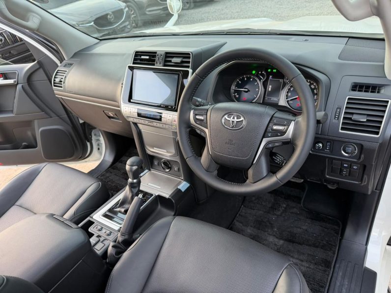 
								Toyota Land Cruiser Prado TX-L full									