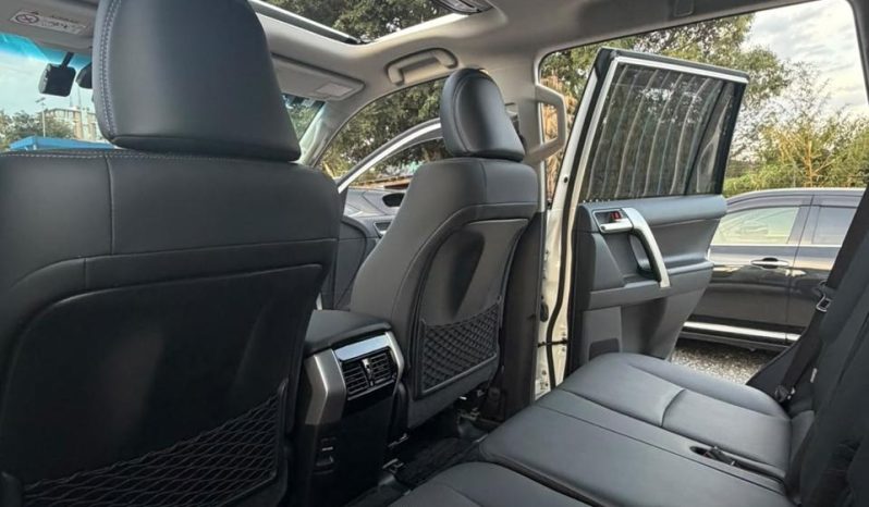 
								Toyota Land Cruiser Prado TX-L full									