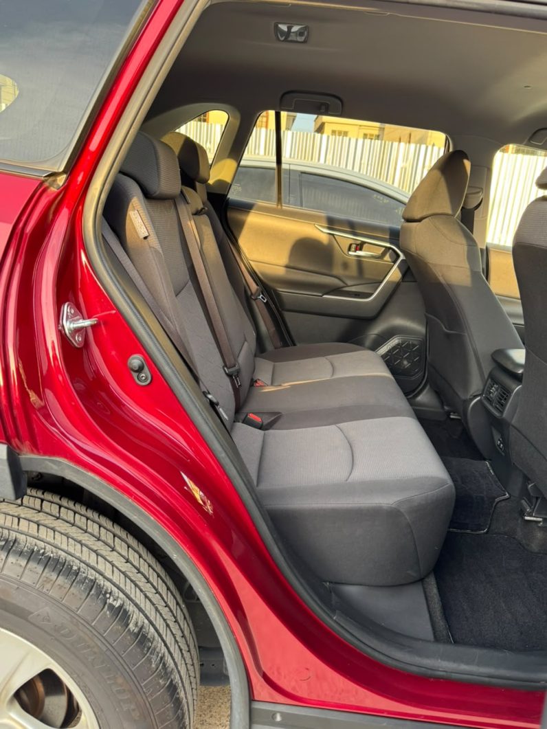 
								Toyota Rav 4 full									