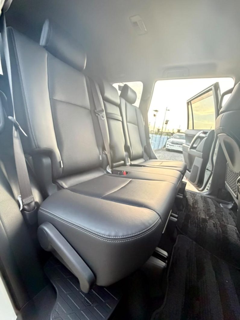 
								Toyota Land Cruiser Prado TX-L full									